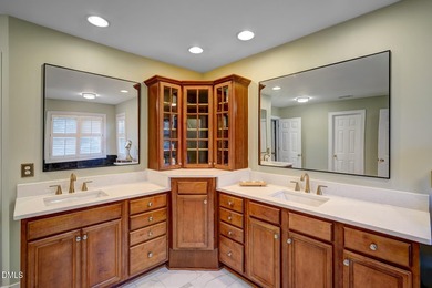 Perfect for entertainers alike, this beautiful all brick home - photo 41