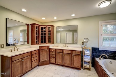 Perfect for entertainers alike, this beautiful all brick home - photo 42