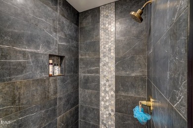 Perfect for entertainers alike, this beautiful all brick home - photo 43