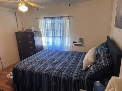 Welcome to your charming, two bedroom, one bath - single wide - photo 8
