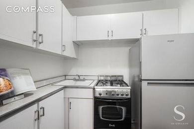 Bright South-Facing Upper East Side Studio Sun lovers, take note - photo 5