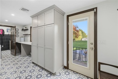 Exceptional value for this legal 2-unit compound on 7.84 private - photo 12