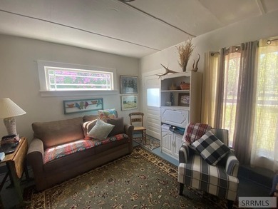 Attractive home in a great location in Mackay, ID. This charming - photo 6