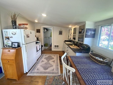 Attractive home in a great location in Mackay, ID. This charming - photo 8