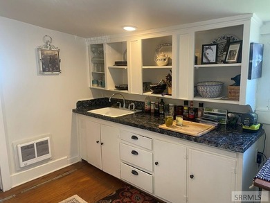 Attractive home in a great location in Mackay, ID. This charming - photo 9