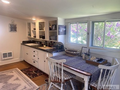 Attractive home in a great location in Mackay, ID. This charming - photo 10