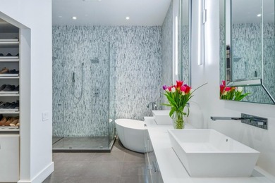 A rare opportunity to own a beautifully single-level residence - photo 16