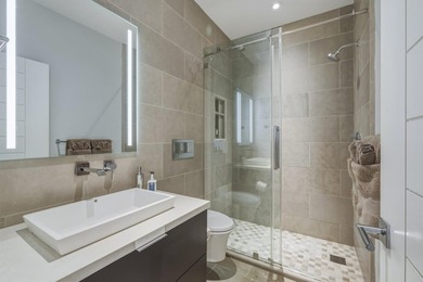 A rare opportunity to own a beautifully single-level residence - photo 20