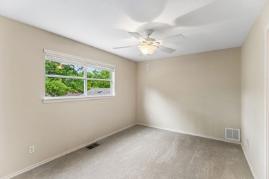 Welcome to 340 Columbine in Meadowlakes, a 24/7 guard-gated golf - photo 23