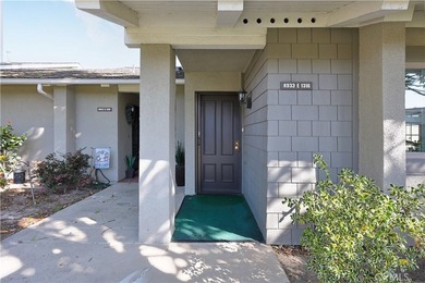 END UNIT... SINGLE STORY... 3 Bedroom, 2 bath home in the - photo 2