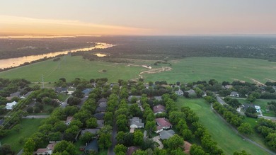 Welcome to 340 Columbine in Meadowlakes, a 24/7 guard-gated golf - photo 40