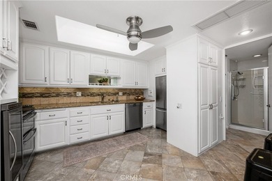 IMMACULANT 2 bedroom 1 1/2 bath corner unit in Mutual 10! This - photo 28