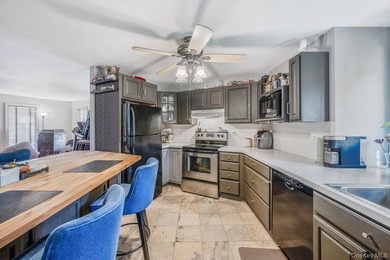 NASSAU SHORES! NO FLOOD! 3746 sqft updated 7 bedroom, 4.5 bath - photo 5