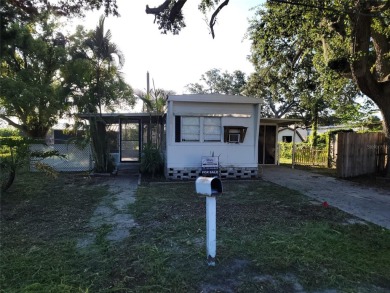 (private lake, pond, creek) Home For Sale in New Port Richey Florida