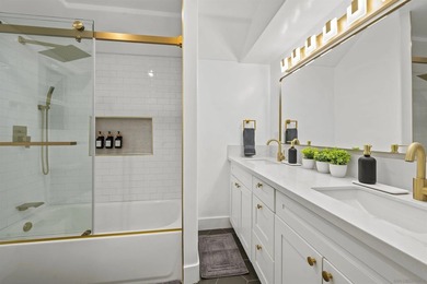 Beautifully renovated 3bed/3bath townhome located steps from the - photo 15