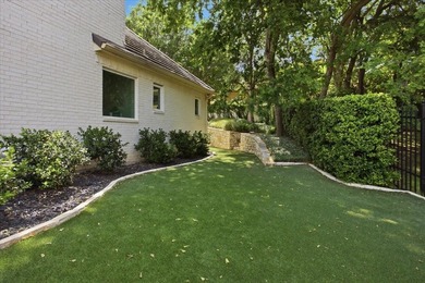 Luxury living awaits in this stunning, completely remodeled - photo 33