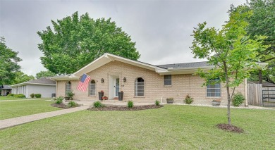 Lake Clark Home Sale Pending in Ennis Texas