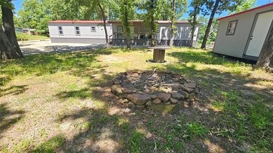 This well-maintained, turn-key 1996 mobile home features 3 - photo 12