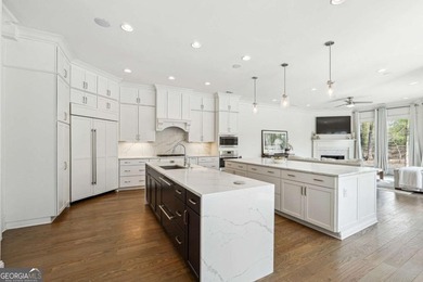 Stunning 9,900 sq ft custom estate located in a prestigious - photo 13