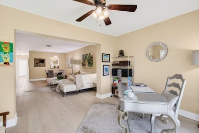 Beautiful one-of-a-kind villa in the desirable Camelot Village - photo 14