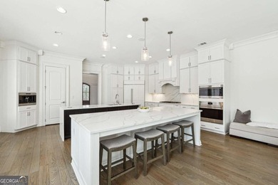 Stunning 9,900 sq ft custom estate located in a prestigious - photo 15