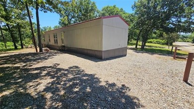 This well-maintained, turn-key 1996 mobile home features 3 - photo 15