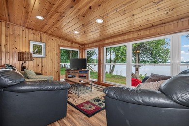 Beautiful year-round cabin situated right at the water's edge - photo 16