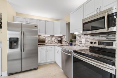 Beautiful one-of-a-kind villa in the desirable Camelot Village - photo 16