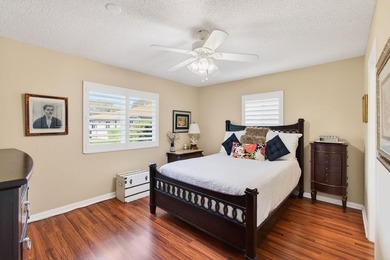 Beautiful one-of-a-kind villa in the desirable Camelot Village - photo 23