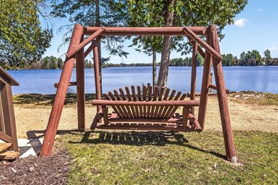 Beautiful year-round cabin situated right at the water's edge - photo 24
