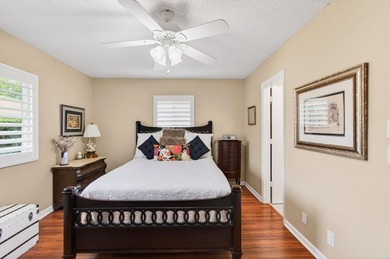 Beautiful one-of-a-kind villa in the desirable Camelot Village - photo 24