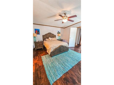 This well-maintained, turn-key 1996 mobile home features 3 - photo 25