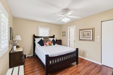 Beautiful one-of-a-kind villa in the desirable Camelot Village - photo 25