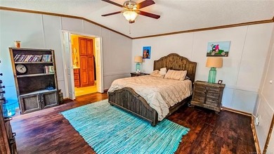 This well-maintained, turn-key 1996 mobile home features 3 - photo 26