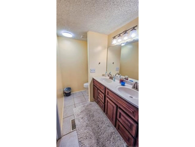 This well-maintained, turn-key 1996 mobile home features 3 - photo 27