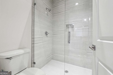 Stunning 9,900 sq ft custom estate located in a prestigious - photo 30