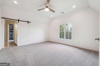 Stunning 9,900 sq ft custom estate located in a prestigious - photo 31