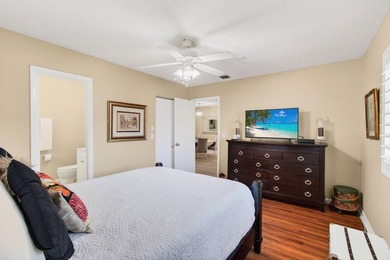Beautiful one-of-a-kind villa in the desirable Camelot Village - photo 31