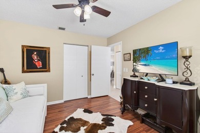 Beautiful one-of-a-kind villa in the desirable Camelot Village - photo 33