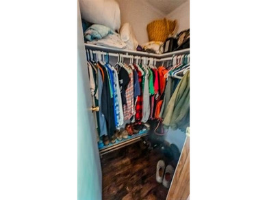 This well-maintained, turn-key 1996 mobile home features 3 - photo 34