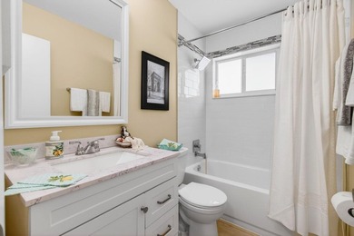 Beautiful one-of-a-kind villa in the desirable Camelot Village - photo 34