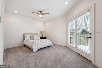 Stunning 9,900 sq ft custom estate located in a prestigious - photo 36