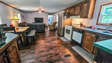 This well-maintained, turn-key 1996 mobile home features 3 - photo 36