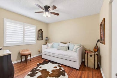 Beautiful one-of-a-kind villa in the desirable Camelot Village - photo 37
