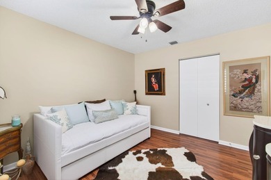 Beautiful one-of-a-kind villa in the desirable Camelot Village - photo 38
