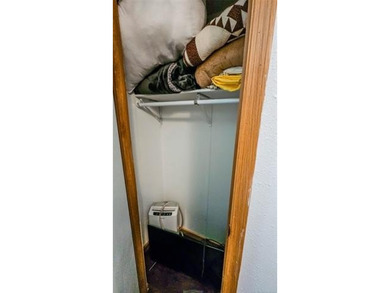 This well-maintained, turn-key 1996 mobile home features 3 - photo 40