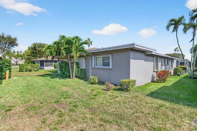 Beautiful one-of-a-kind villa in the desirable Camelot Village - photo 40