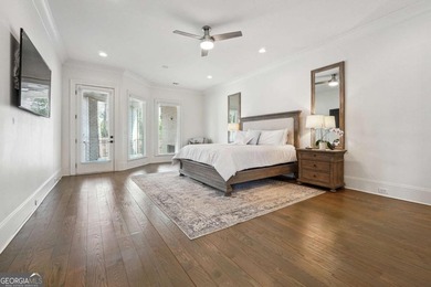 Stunning 9,900 sq ft custom estate located in a prestigious - photo 44