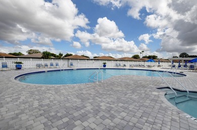 Beautiful one-of-a-kind villa in the desirable Camelot Village - photo 47