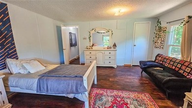 This well-maintained, turn-key 1996 mobile home features 3 - photo 48